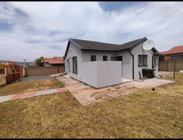 3 BEDROOM FREEHOLD FOR SALE IN DANVILLE